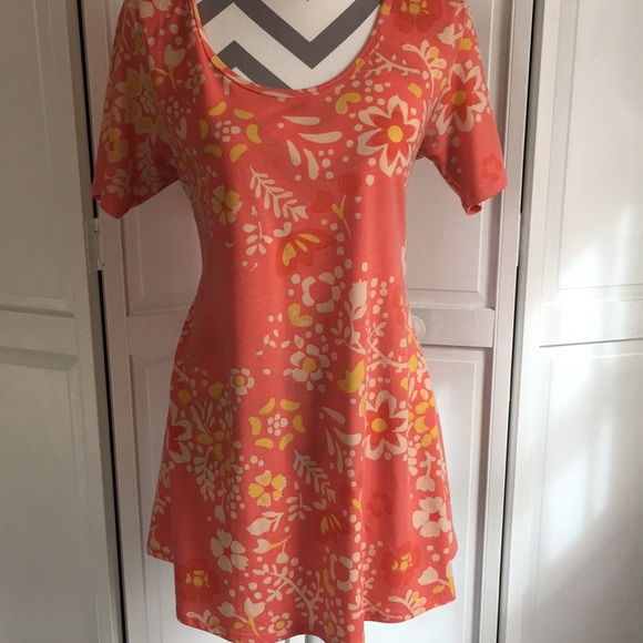 LuLaRoe Tops - LuLaRoe perfect t size small